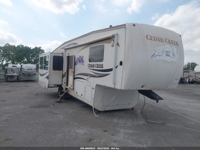 46065823 :رقم المزاد ، 4X4FCRK29BS205385 vin ، 2011 Forest River Cedar Creek مزاد بيع