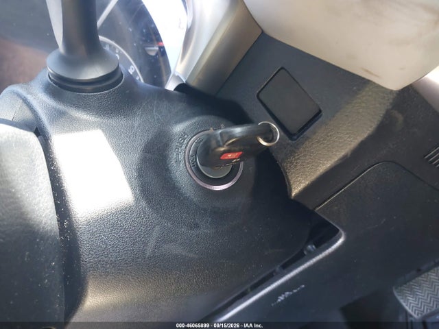 Toyota RAV4 LE 2015 JTMBFREV7FJ047013 Image 11