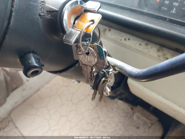 46066073 :رقم المزاد ، 1GBKP37N9P3304478 vin ، 1993 Chevrolet P30 مزاد بيع