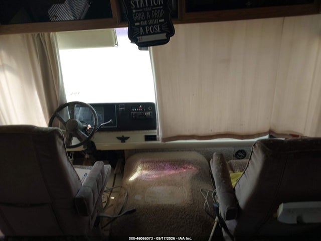 46066073 :رقم المزاد ، 1GBKP37N9P3304478 vin ، 1993 Chevrolet P30 مزاد بيع