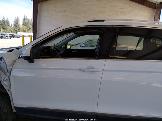3VV2B7AXXJM006444 Volkswagen Tiguan 2.0t Se/2.0t Sel