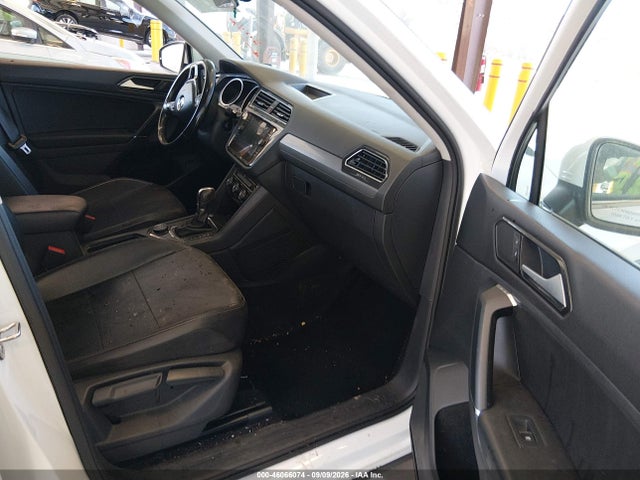 3VV2B7AXXJM006444 Volkswagen Tiguan 2.0t Se/2.0t Sel