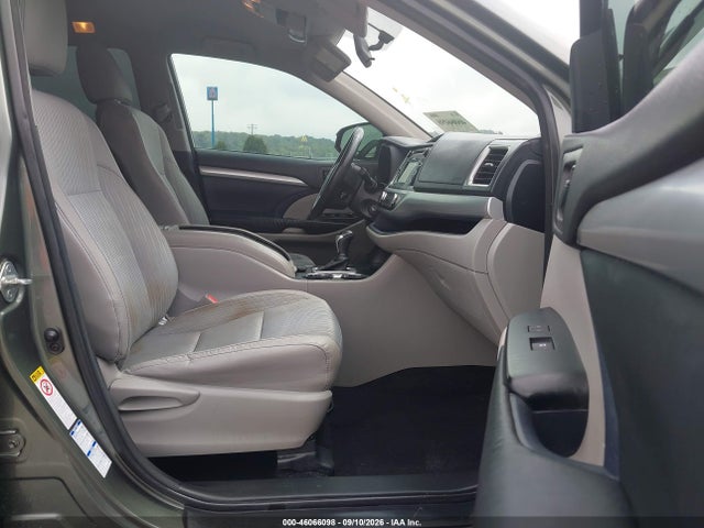 46066098 :رقم المزاد ، 5TDBKRFH7FS094954 vin ، 2015 Toyota Highlander Le Plus V6 مزاد بيع