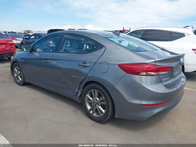 5NPD84LF2JH305960 Hyundai ELANTRA SEL