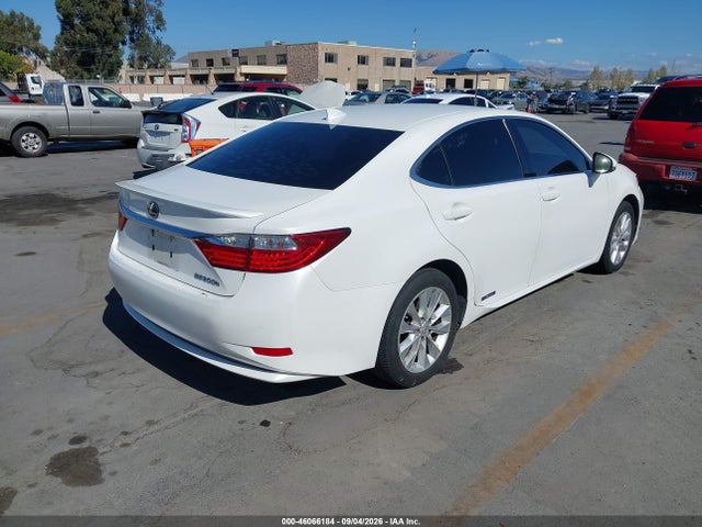 46066184 :رقم المزاد ، JTHBW1GG2F2082163 vin ، 2015 Lexus Es 300h مزاد بيع