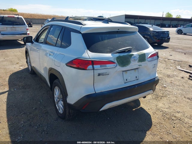 Toyota Corolla Cross Le 2025 7MUCAABG8SV130995 Image 3