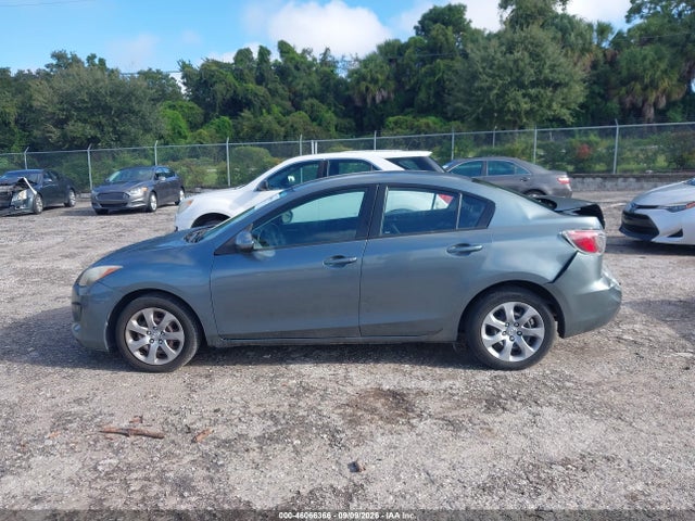 2013 Mazda Mazda3 I Sport მანქანა იყიდება აუქციონზე, vin: JM1BL1U75D1715756, აუქციონის ნომერი: 46066366