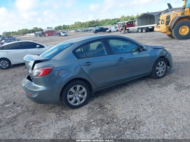 2013 Mazda Mazda3 I Sport მანქანა იყიდება აუქციონზე, vin: JM1BL1U75D1715756, აუქციონის ნომერი: 46066366