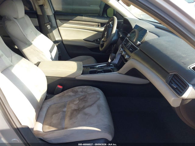 46066527 :رقم المزاد ، 1HGCV1F10JA228663 vin ، 2018 Honda Accord Lx مزاد بيع