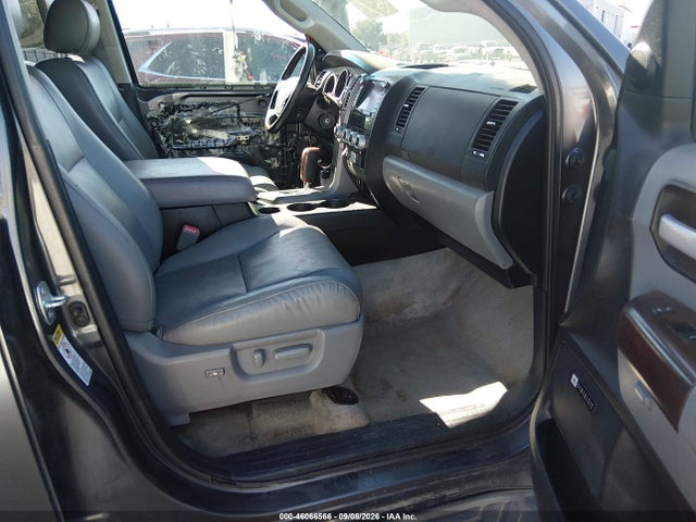 46066566 :رقم المزاد ، 5TDDY5G19BS045380 vin ، 2011 Toyota Sequoia Platinum 5.7l V8 مزاد بيع
