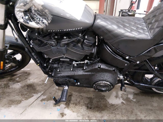 46066669 :رقم المزاد ، 1HD1YYK18NB042041 vin ، 2022 Harley-davidson Fxbbs مزاد بيع