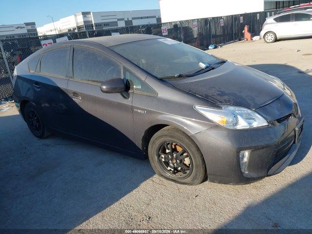 46066957 :رقم المزاد ، JTDKN3DU2D5572477 vin ، 2013 Toyota Prius Three مزاد بيع