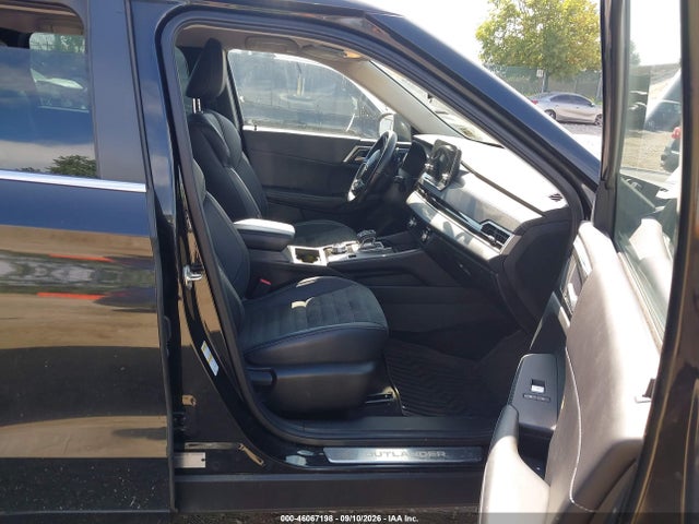 Продажа на аукционе авто 2023 Mitsubishi Outlander Se 2.5 2wd/se Black Edition 2wd/se Special Edition 2wd, vin: JA4J3UA83PZ015079, номер лота: 46067198