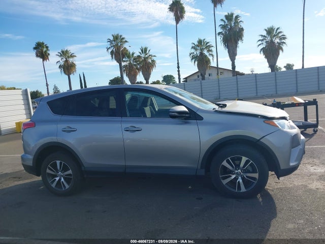 Toyota Rav4 Xle 2018 2T3RFREV0JW825001 Image 16
