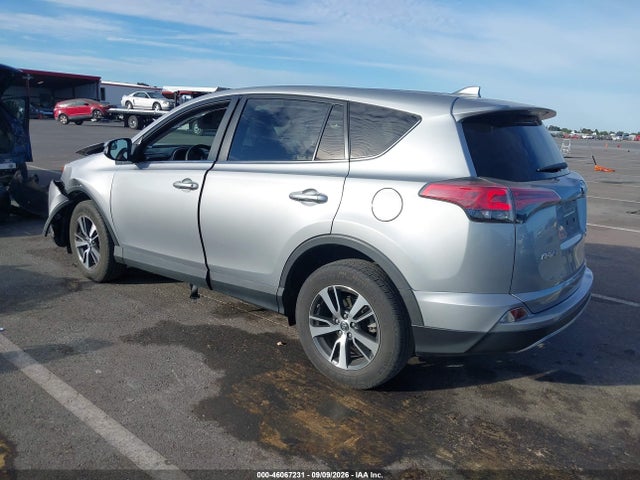 Toyota Rav4 Xle 2018 2T3RFREV0JW825001 Image 3