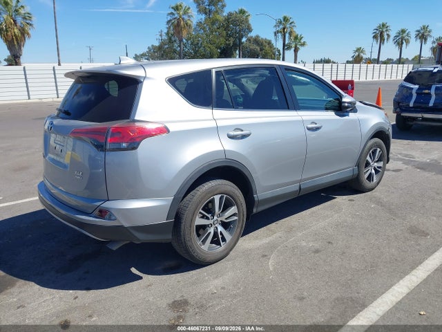 Toyota Rav4 Xle 2018 2T3RFREV0JW825001 Image 4