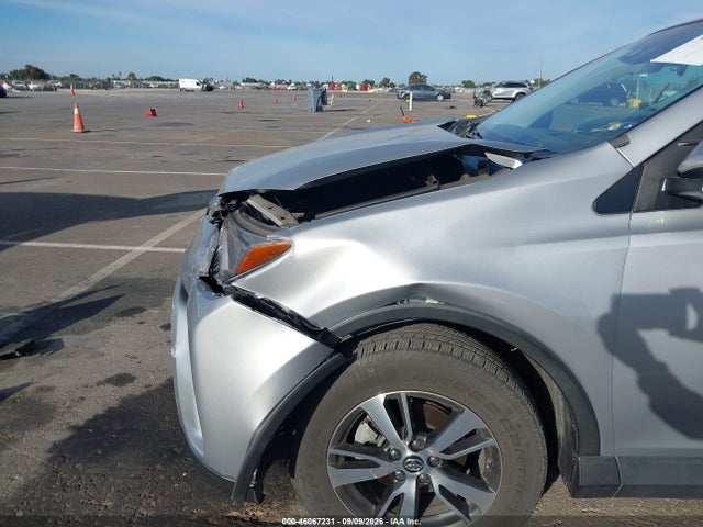 Toyota Rav4 Xle 2018 2T3RFREV0JW825001 Image 12