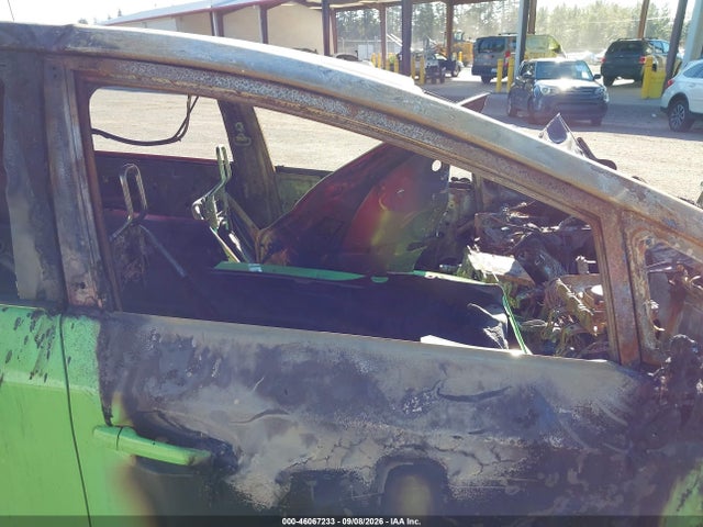 JTDKN3DU4F0478424 Toyota Prius Two