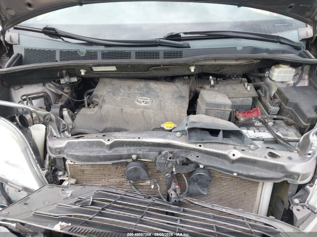 46067358 :رقم المزاد ، 5TDYK3DC3BS104078 vin ، 2011 Toyota Sienna Xle V6 مزاد بيع