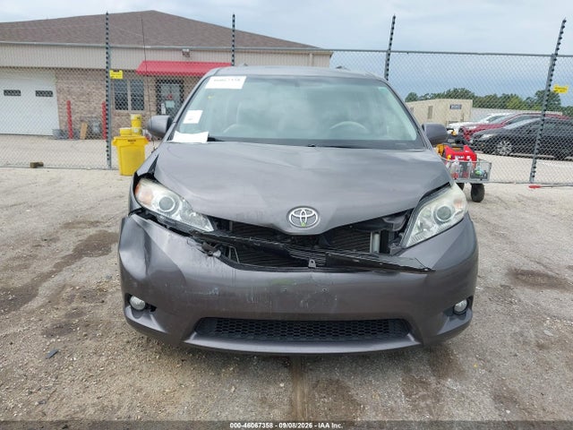 46067358 :رقم المزاد ، 5TDYK3DC3BS104078 vin ، 2011 Toyota Sienna Xle V6 مزاد بيع