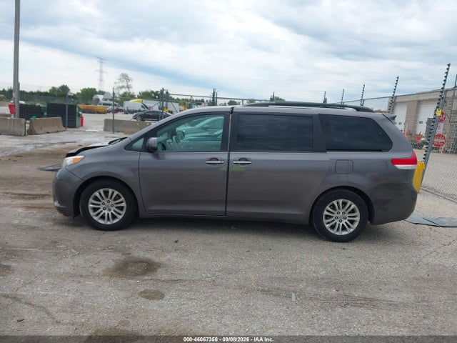 46067358 :رقم المزاد ، 5TDYK3DC3BS104078 vin ، 2011 Toyota Sienna Xle V6 مزاد بيع