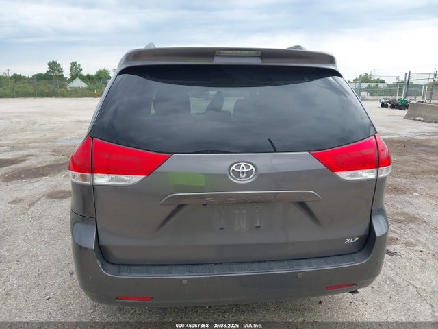 46067358 :رقم المزاد ، 5TDYK3DC3BS104078 vin ، 2011 Toyota Sienna Xle V6 مزاد بيع