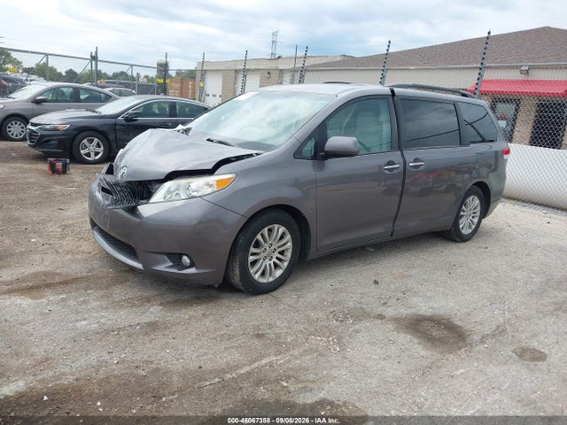 46067358 :رقم المزاد ، 5TDYK3DC3BS104078 vin ، 2011 Toyota Sienna Xle V6 مزاد بيع