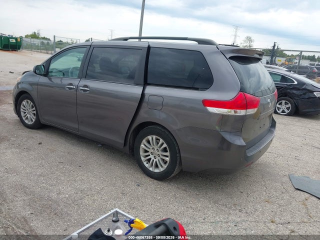 46067358 :رقم المزاد ، 5TDYK3DC3BS104078 vin ، 2011 Toyota Sienna Xle V6 مزاد بيع