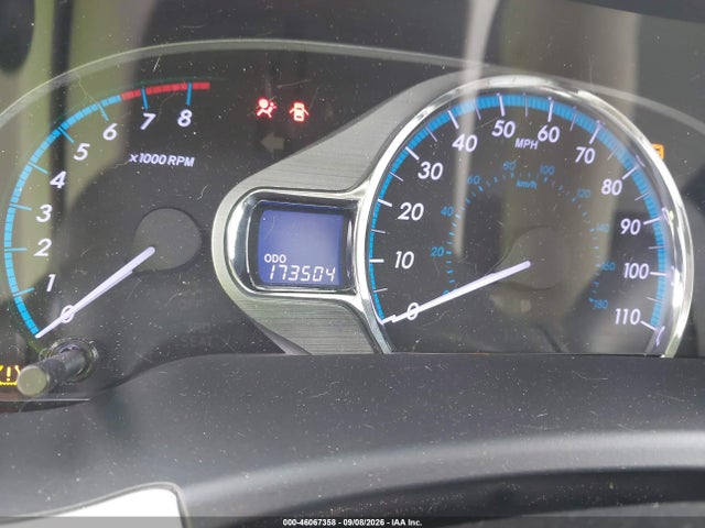 46067358 :رقم المزاد ، 5TDYK3DC3BS104078 vin ، 2011 Toyota Sienna Xle V6 مزاد بيع