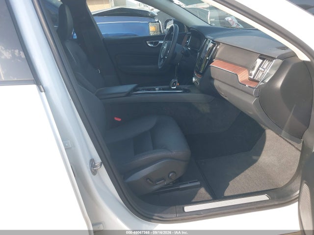 Aukcja sprzedaży 2024 Volvo Xc60 B5 Plus Dark Theme, vin: YV4L12RLXR1911735, numer aukcji: 46067368