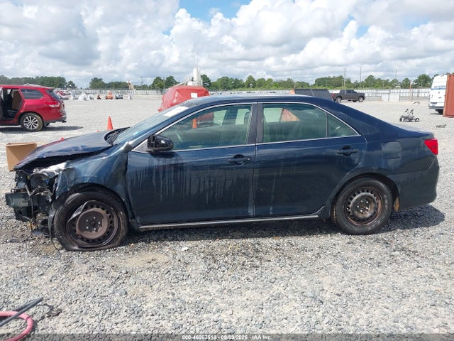 46067518 :رقم المزاد ، 4T1BF1FK2EU409621 vin ، 2014 Toyota Camry Le مزاد بيع