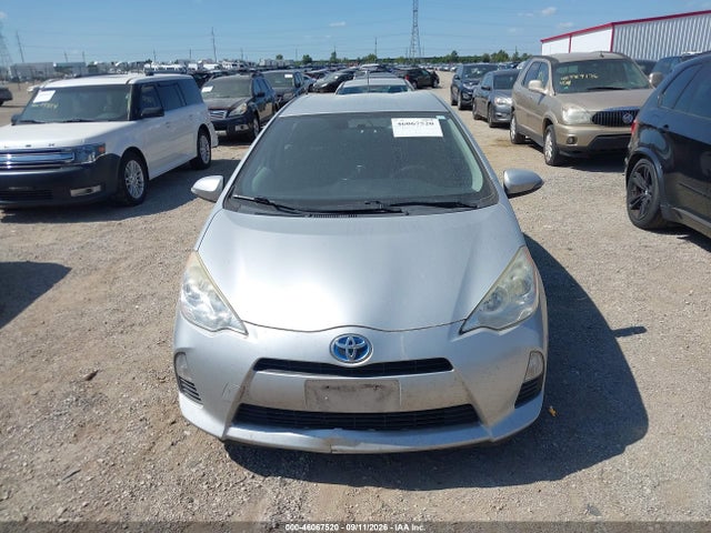 46067520 :رقم المزاد ، JTDKDTB39E1573616 vin ، 2014 Toyota Prius C Two مزاد بيع