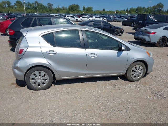 46067520 :رقم المزاد ، JTDKDTB39E1573616 vin ، 2014 Toyota Prius C Two مزاد بيع