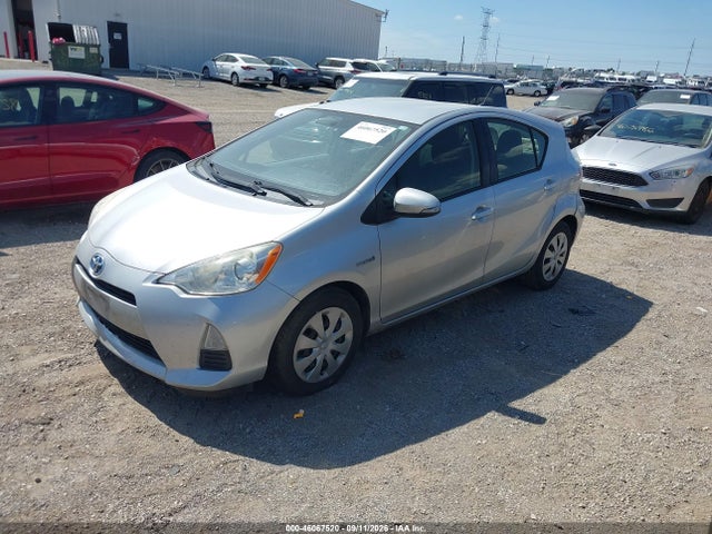 46067520 :رقم المزاد ، JTDKDTB39E1573616 vin ، 2014 Toyota Prius C Two مزاد بيع