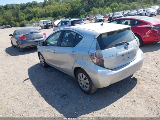 46067520 :رقم المزاد ، JTDKDTB39E1573616 vin ، 2014 Toyota Prius C Two مزاد بيع