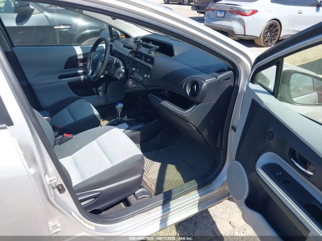 46067520 :رقم المزاد ، JTDKDTB39E1573616 vin ، 2014 Toyota Prius C Two مزاد بيع