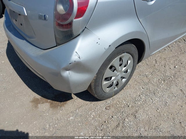 46067520 :رقم المزاد ، JTDKDTB39E1573616 vin ، 2014 Toyota Prius C Two مزاد بيع