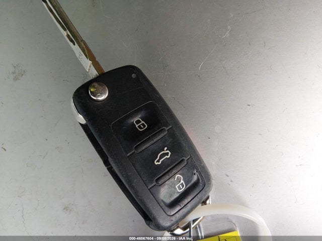 46067604 :رقم المزاد ، 3VW517AT1GM802047 vin ، 2016 Volkswagen Beetle 1.8t Se مزاد بيع
