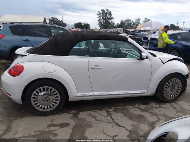46067604 :رقم المزاد ، 3VW517AT1GM802047 vin ، 2016 Volkswagen Beetle 1.8t Se مزاد بيع