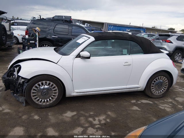 46067604 :رقم المزاد ، 3VW517AT1GM802047 vin ، 2016 Volkswagen Beetle 1.8t Se مزاد بيع