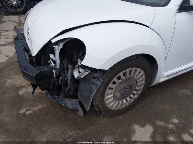 46067604 :رقم المزاد ، 3VW517AT1GM802047 vin ، 2016 Volkswagen Beetle 1.8t Se مزاد بيع