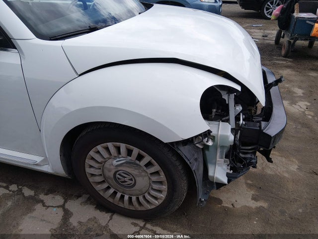 46067604 :رقم المزاد ، 3VW517AT1GM802047 vin ، 2016 Volkswagen Beetle 1.8t Se مزاد بيع
