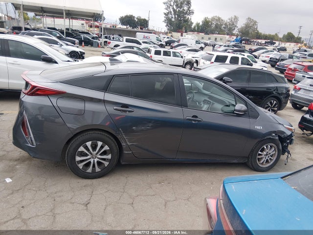 JTDKAMFP1N3198093 Toyota Prius Prime Le