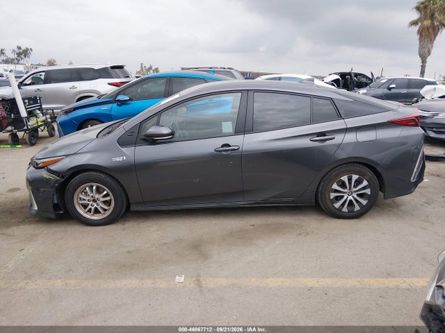 JTDKAMFP1N3198093 Toyota Prius Prime Le