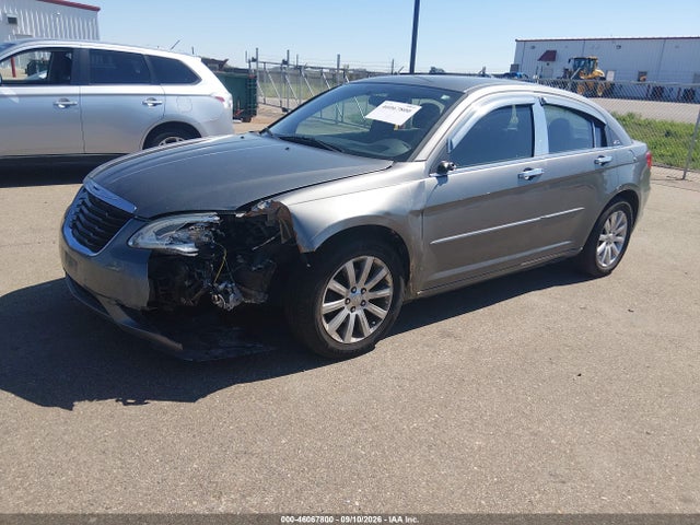 2013 Chrysler 200 Touring მანქანა იყიდება აუქციონზე, vin: 1C3CCBBB6DN588739, აუქციონის ნომერი: 46067800