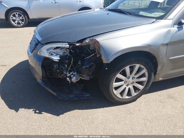 2013 Chrysler 200 Touring მანქანა იყიდება აუქციონზე, vin: 1C3CCBBB6DN588739, აუქციონის ნომერი: 46067800