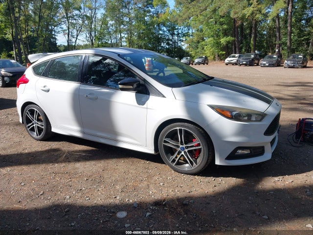 46067803 :رقم المزاد ، 1FADP3L9XGL383369 vin ، 2016 Ford Focus St مزاد بيع