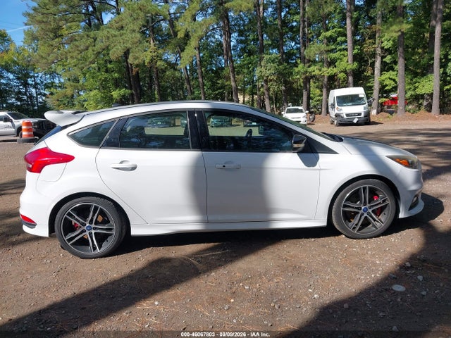46067803 :رقم المزاد ، 1FADP3L9XGL383369 vin ، 2016 Ford Focus St مزاد بيع