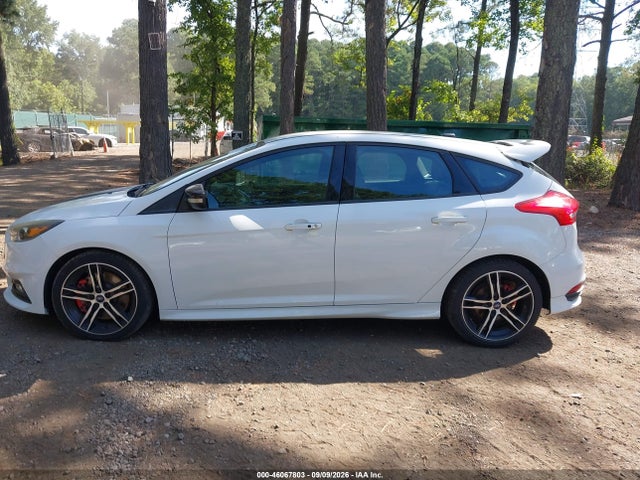 46067803 :رقم المزاد ، 1FADP3L9XGL383369 vin ، 2016 Ford Focus St مزاد بيع