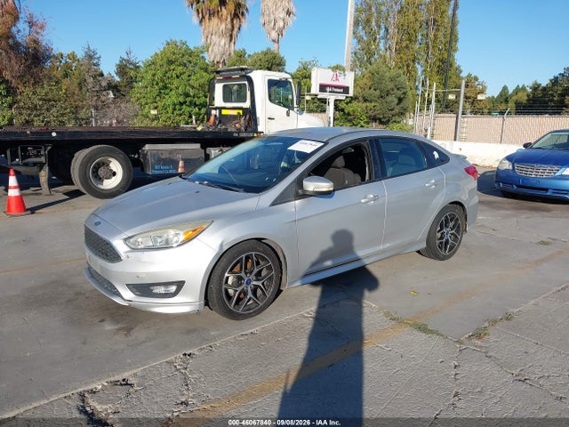 Ford FOCUS SE 2015 1FADP3F26FL249097 Image 2